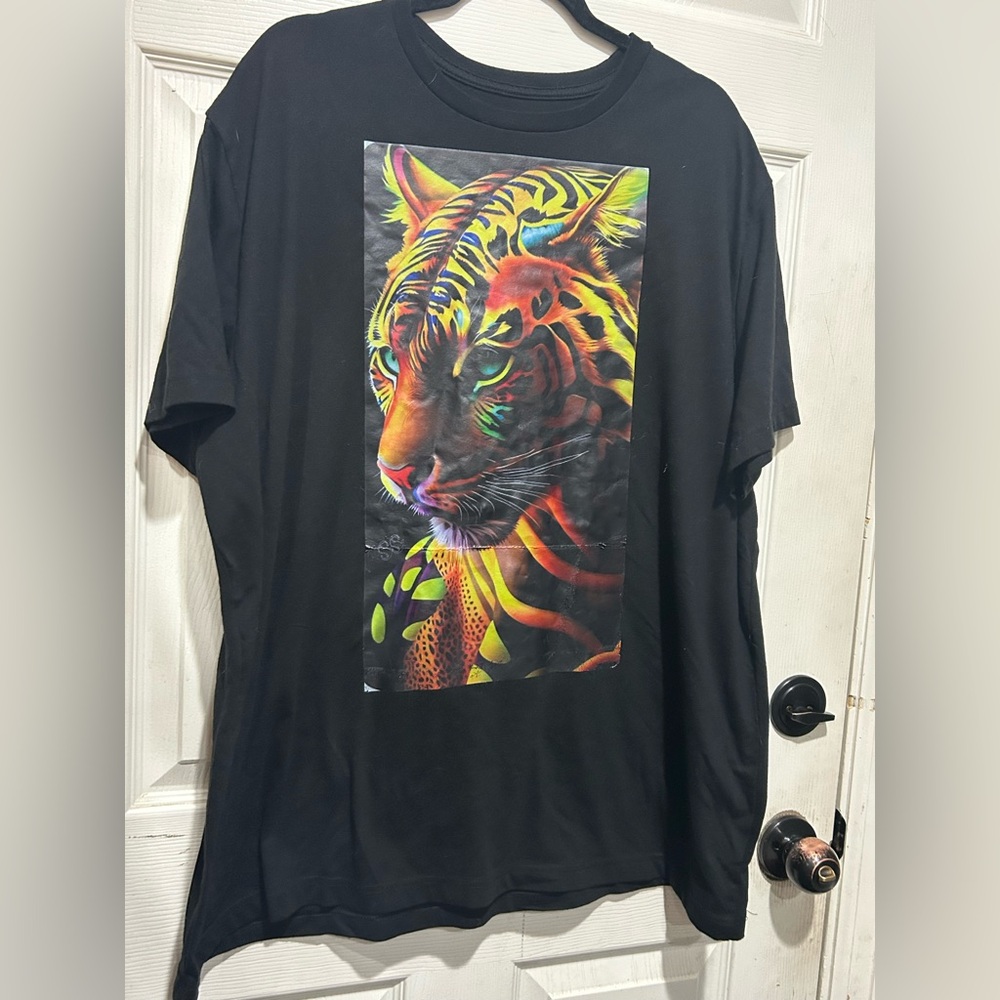 Black tiger graphic tee with vibrant design, Size: XXL #tiger #graphictee #wild